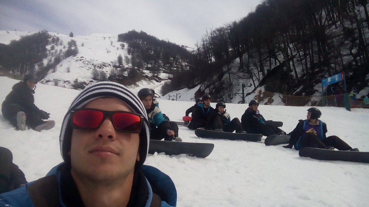 valijaenmano_lm's tweet photo. #Snowboard con la banda del LaSalle y la Henry Ford ✌ @mxd_zonanorte #EnjoyMXD https://t.co/VBDBN5ruIN