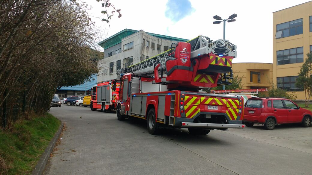 SepPuertoMontt's tweet photo. Durante la tarde se registró un principio de incendio en @ULagosPtoMontt producto de inflamación de calderas https://t.co/Z9SR4GPaMk