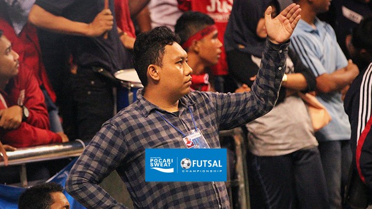 PocariSportID's tweet photo. Baru Tangani Tim Dua Minggu, Aris Pratama Sukses Bawa SMAN 3 Juara https://t.co/e7A9tTx9SX #PSFCBatam #PSFC2016 https://t.co/Qe6sj7BoEX