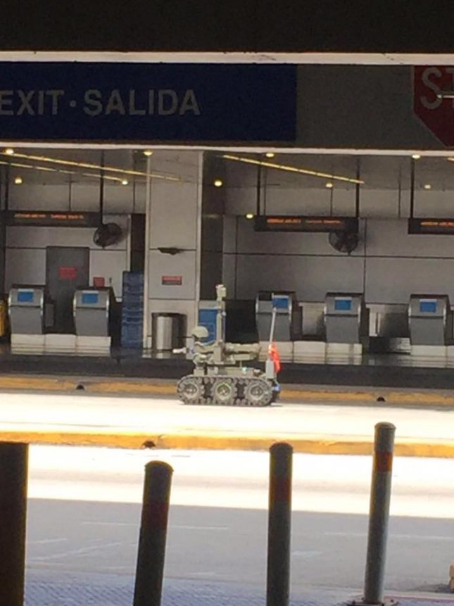 UPDATE: Bomb squad responds to arrivals area at Miami International Airport bit.ly/2c073CO?utm_me… https://t.co/w8o3BOxGDv