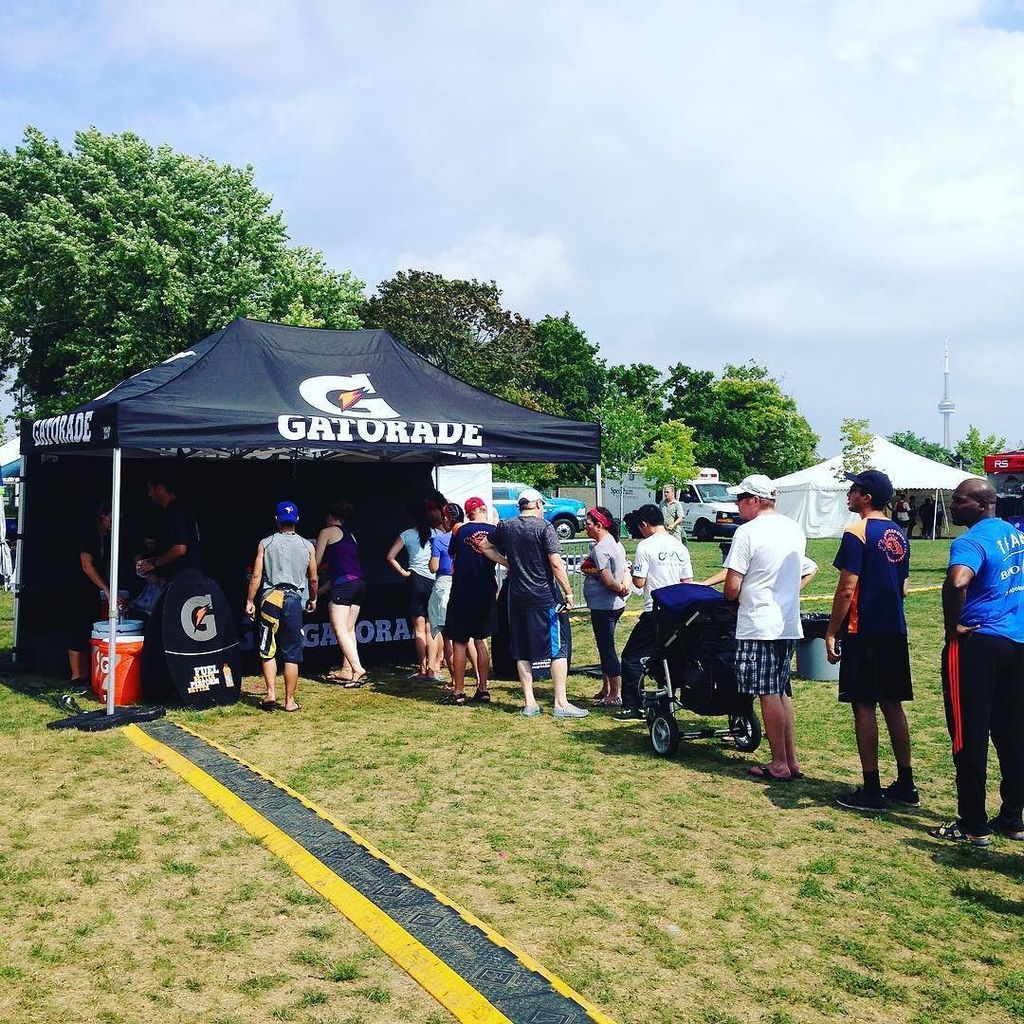 GWNDragonBoat's tweet photo. Everyone's lining up for Gatorade! #fuelbetterperformbetter https://t.co/5E6M3u0thS https://t.co/PNxg4XkzJA