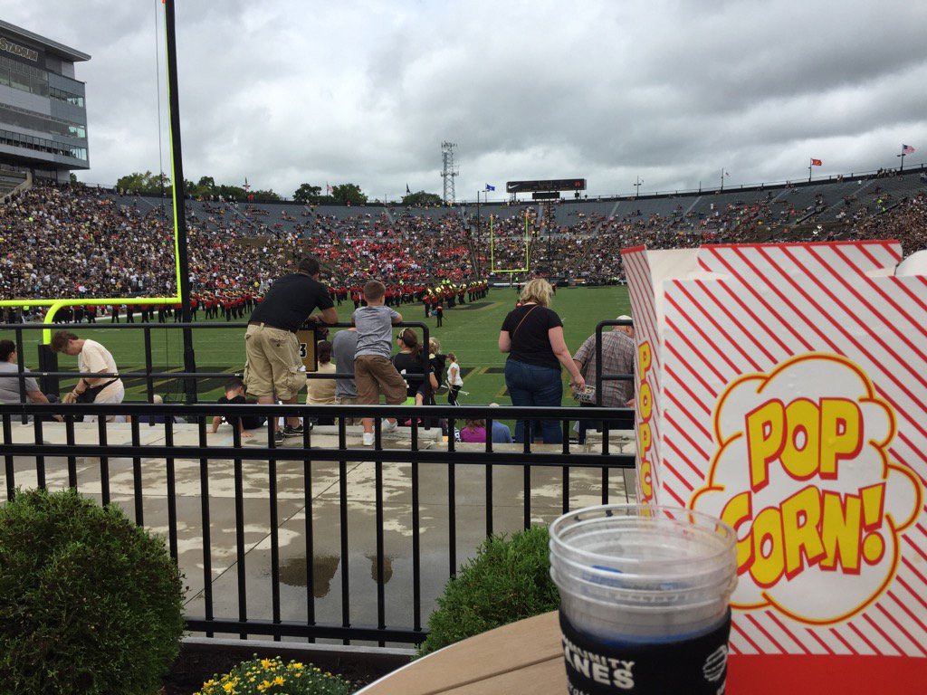 jeffroet's tweet photo. Beer/ Corn Garden at Boilermaker stadium is awesome! @CollegeGameDay Only hopes 4 DEEZ seats Rating: 9.8 #corncritic https://t.co/b3Y9tCQqzY