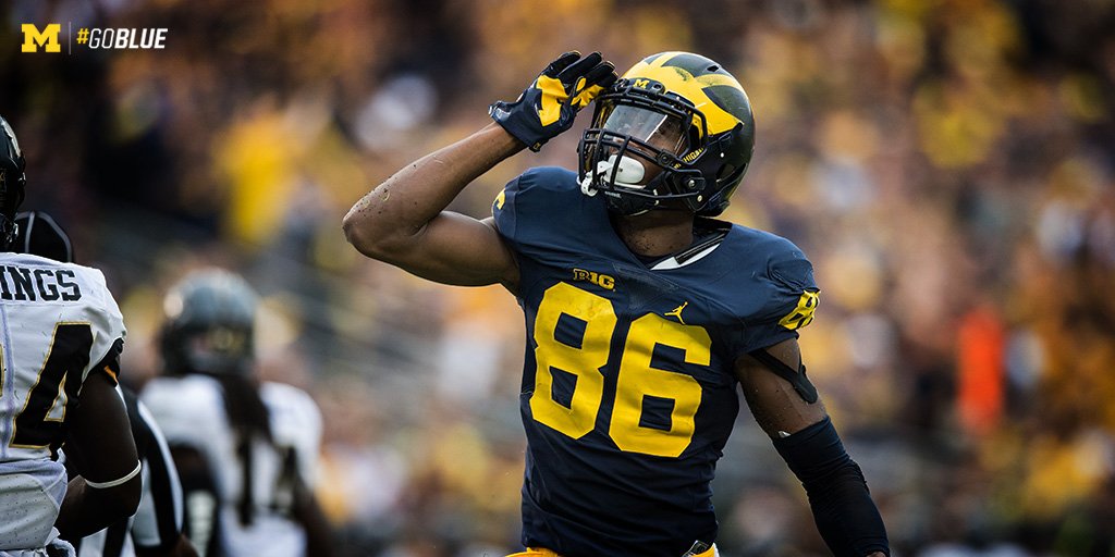 UMichFootball's tweet image. The scene from the first half. 📷〽️

A lot of Maize and Blue... 

#GoBlue
