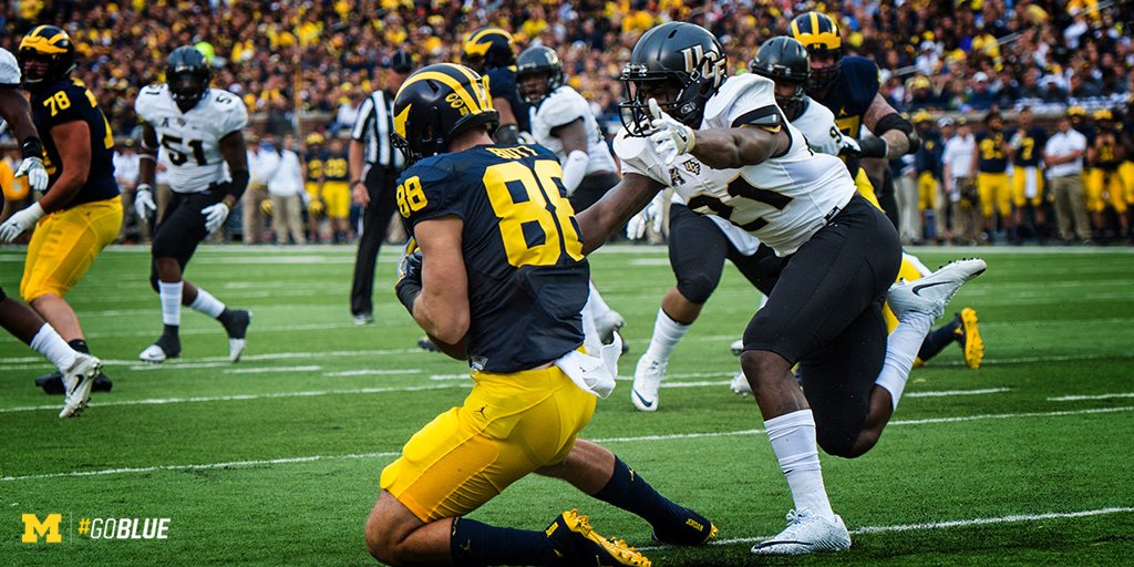 UMichFootball's tweet image. The scene from the first half. 📷〽️

A lot of Maize and Blue... 

#GoBlue
