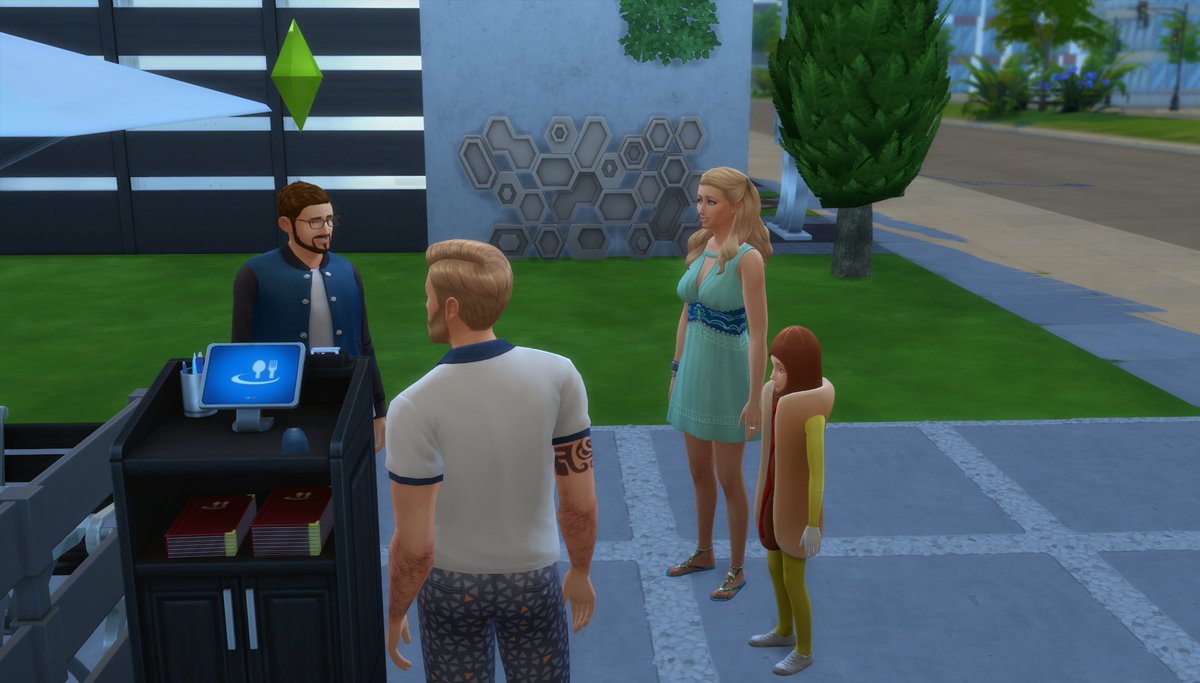 GifmoPescatore's tweet photo. #Frollein und Valerie beim Brunchen getroffen :)  #hotdog #costume #sims4 https://t.co/OZ22kkBozK