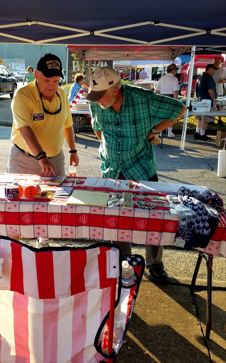 martinsvillegop's tweet photo. Huge support for @realDonaldTrump and @RepMGriffith at the Bassett Heritage Festival! #TrumpPence16 #MorganGriffith https://t.co/fi7ZHmW9G0