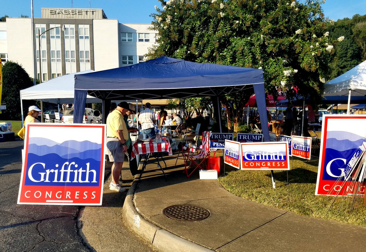 martinsvillegop's tweet photo. Huge support for @realDonaldTrump and @RepMGriffith at the Bassett Heritage Festival! #TrumpPence16 #MorganGriffith https://t.co/fi7ZHmW9G0