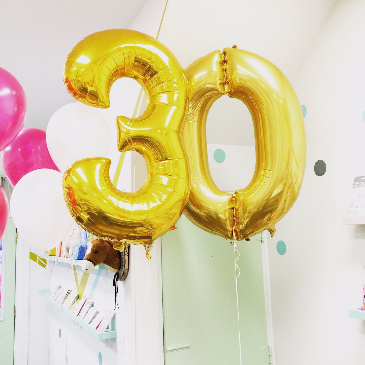 Lolliloot's tweet photo. Somebody is celebrating their 30th birthday today!  #lolliloot #Toronto #Oakville #Balloonshop https://t.co/4fGgUfl0Nv
