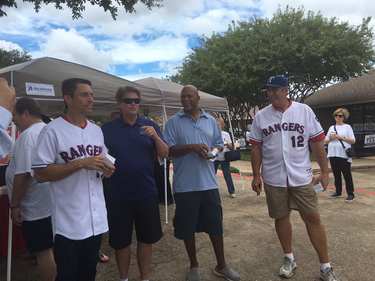 KeepTheRangers's tweet photo. Our @MayorJWilliams introducing former players at our #KeepTheRangers BBQ! Awesome morning of block-walking! https://t.co/FakVzMxSj3