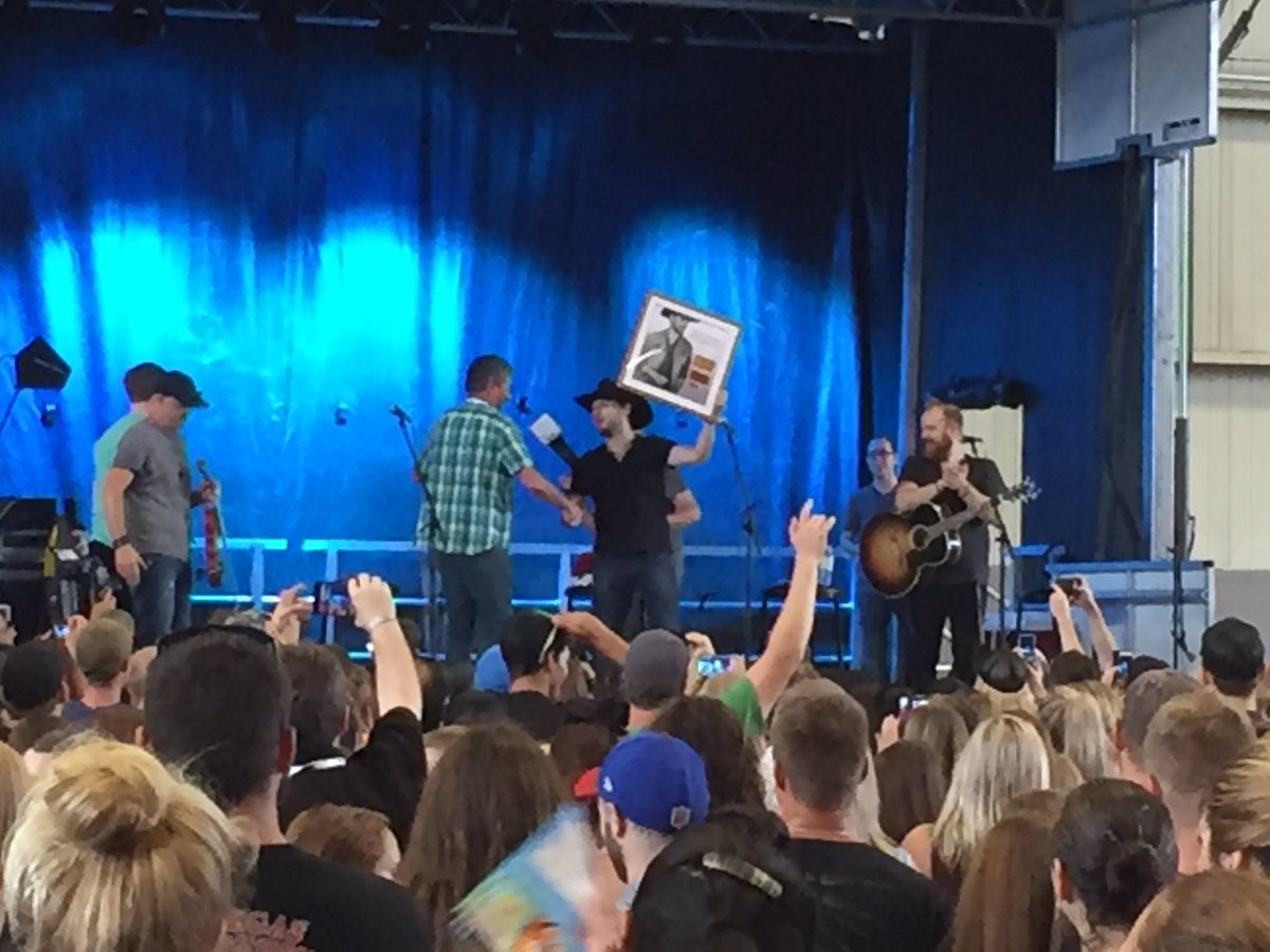 Moose_FM's tweet photo. Congrats to our friend @BrettKissel on a gold record for #Airwaves @warnermusic #canadiancountrymusicweek https://t.co/IvfUpRhwwu