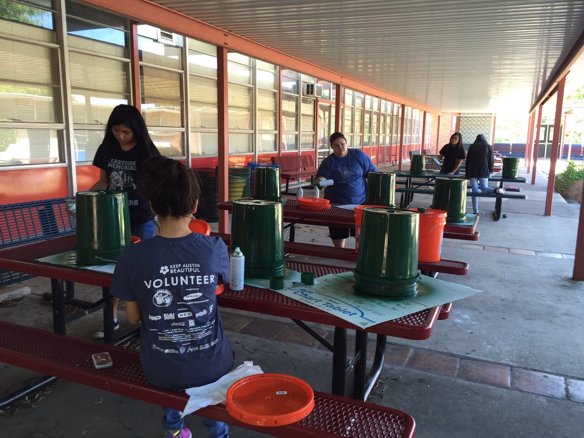 EastsideSoil's tweet photo. Sooo #PantherProud of #KeepEastsideBeautiful work today: aquaponic research, zero waste, weeding w/ @TexasBlazers https://t.co/1RMNTmaEp4