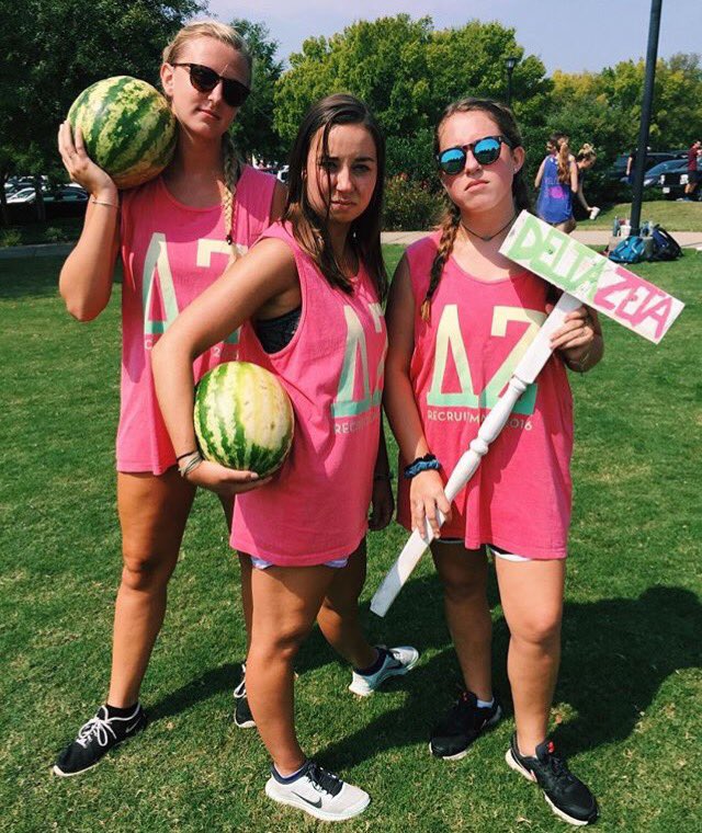 USCDeltaZeta's tweet photo. We had a great time supporting @lambdachiusc at their Watermelon Bash in support of Columbia's Harvest Hope 🍉 https://t.co/hnGHMNkyNz