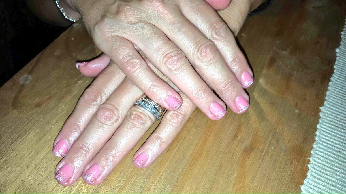 SpmBeauty's tweet photo. 💅💅Jerris Gels💅💅 Been mega busy today mobile gels!!! Get your Christmas nails booked in now 🎅🏻#gels #nails #essex https://t.co/RDrQfZZMjU