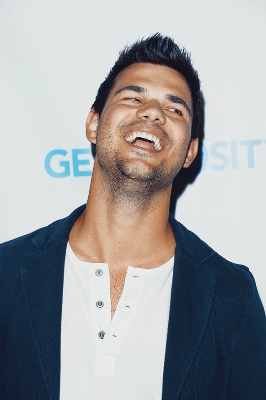 BestTayLautner's tweet photo. Taylor Lautner #Best #Smile https://t.co/FARSPQzIF0