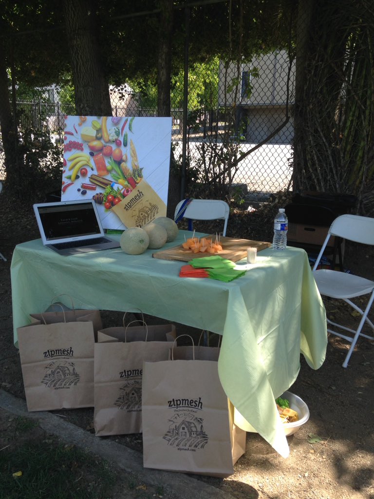 zipmesh's tweet photo. At the @YMCASuperiorCA healthy living fair on a beautiful Sacramento day! Sample #cantaloupe from Riverdog Farm! https://t.co/Osh1I5wmlE