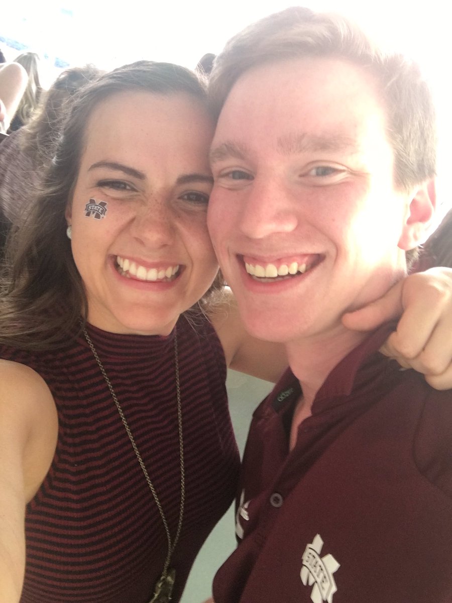 em_ellz's tweet photo. #HailState #maroonselfies #BeatSouthCarolina #GoDawgs https://t.co/G3yfiU0FLm