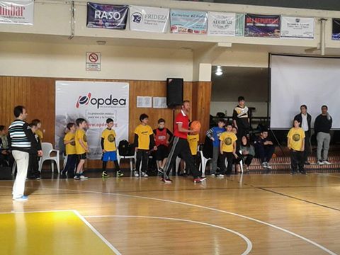 opdeaargentina's tweet photo. #opdea agradece al entrenador y seleccionador Sebastián Ginobili @Sepo20 la genial clínica de basquet que está dando https://t.co/suf2q3qFqv