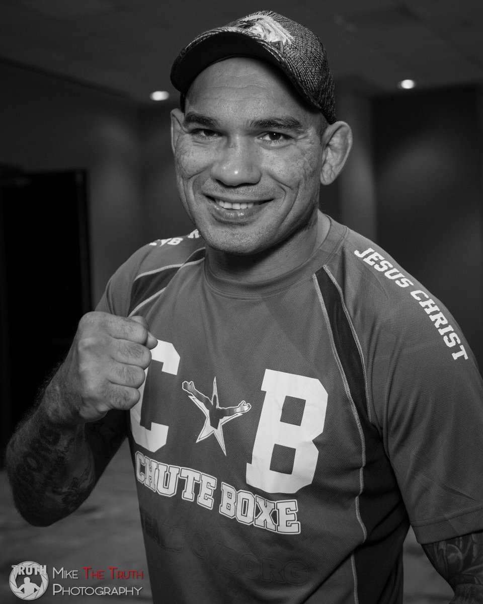 TheTruthJackson's tweet photo. Good see to Evangelista "Cyborg" back with a smile on his face. #FURYFC12 #HouMMA #MMA #TeamCyborg https://t.co/n8pQTGIMSy