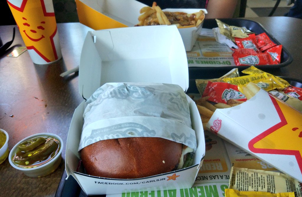 MonsterDroiid's tweet photo. Y el día se pone mejor 7u7 todo entrenador debe comer algo 7w7 https://t.co/NxDuUeZvnG