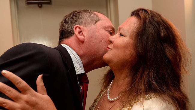 arn3b's tweet photo. $40k in donations, flying around in someone else's private plane, but yeah, no influence there. #insiders #auspol https://t.co/rQVgh71vnl