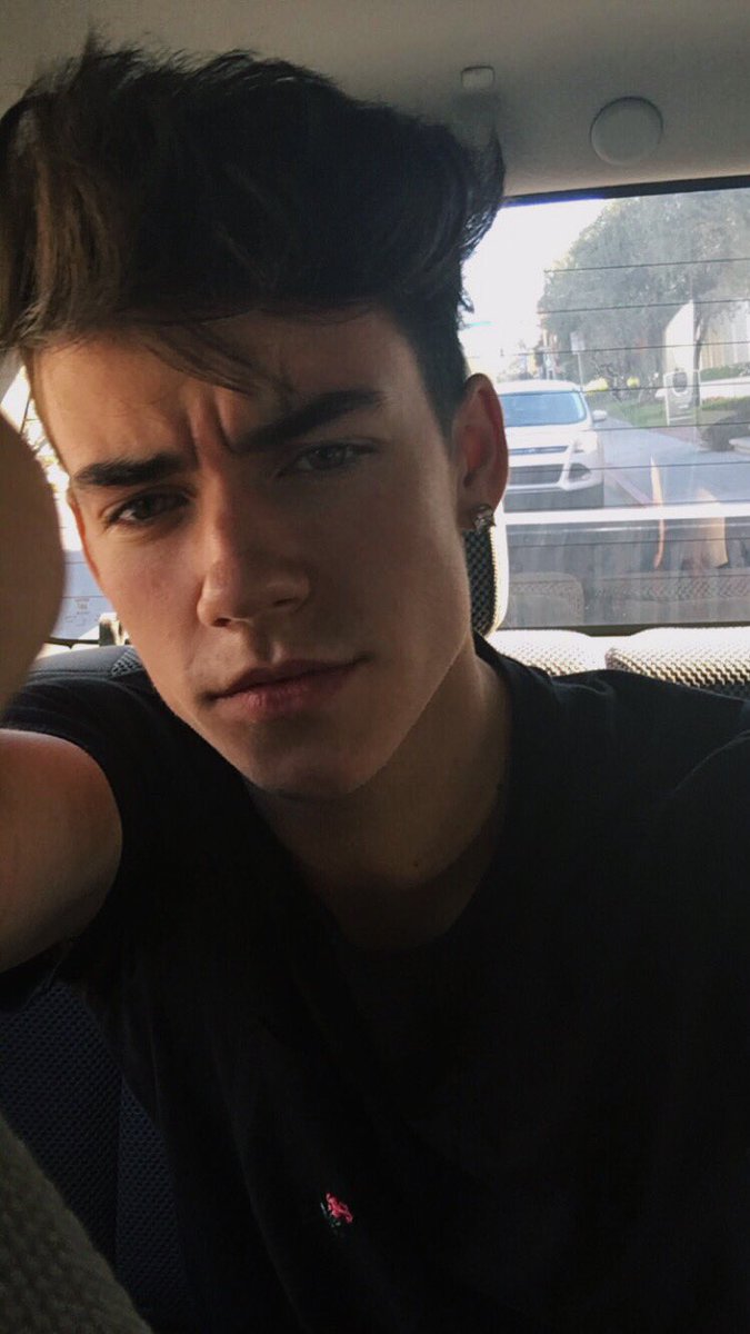 wesleytucker's tweet photo. whatsup LA why ur traffic so bad https://t.co/kGCRAEDee5