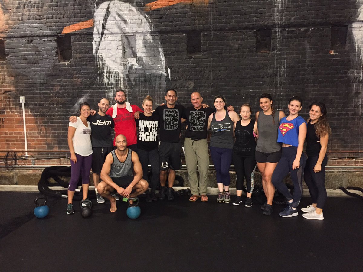 everybodyfights's tweet photo. What a good looking group! Our next #BOXFIIT workshop is tomorrow. Boxing fundamentals w/ @George_Foreman3 https://t.co/SCC6j5xBWU