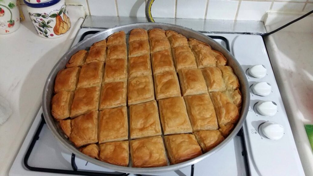 Raif_Balkan's tweet photo. Baklavada Paçada Hazır Olduğuna Göre Bayrama Hazırız.....:)))#Siptar #besabes https://t.co/kP91iVJUCl