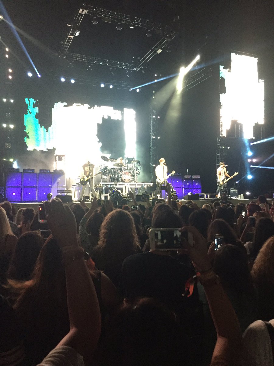 fiveseconds2011's tweet photo. #SLFLChulaVista #SLFLSanDiego #slfl #5sos #5secondsofsummer https://t.co/RZYVmWDrlE