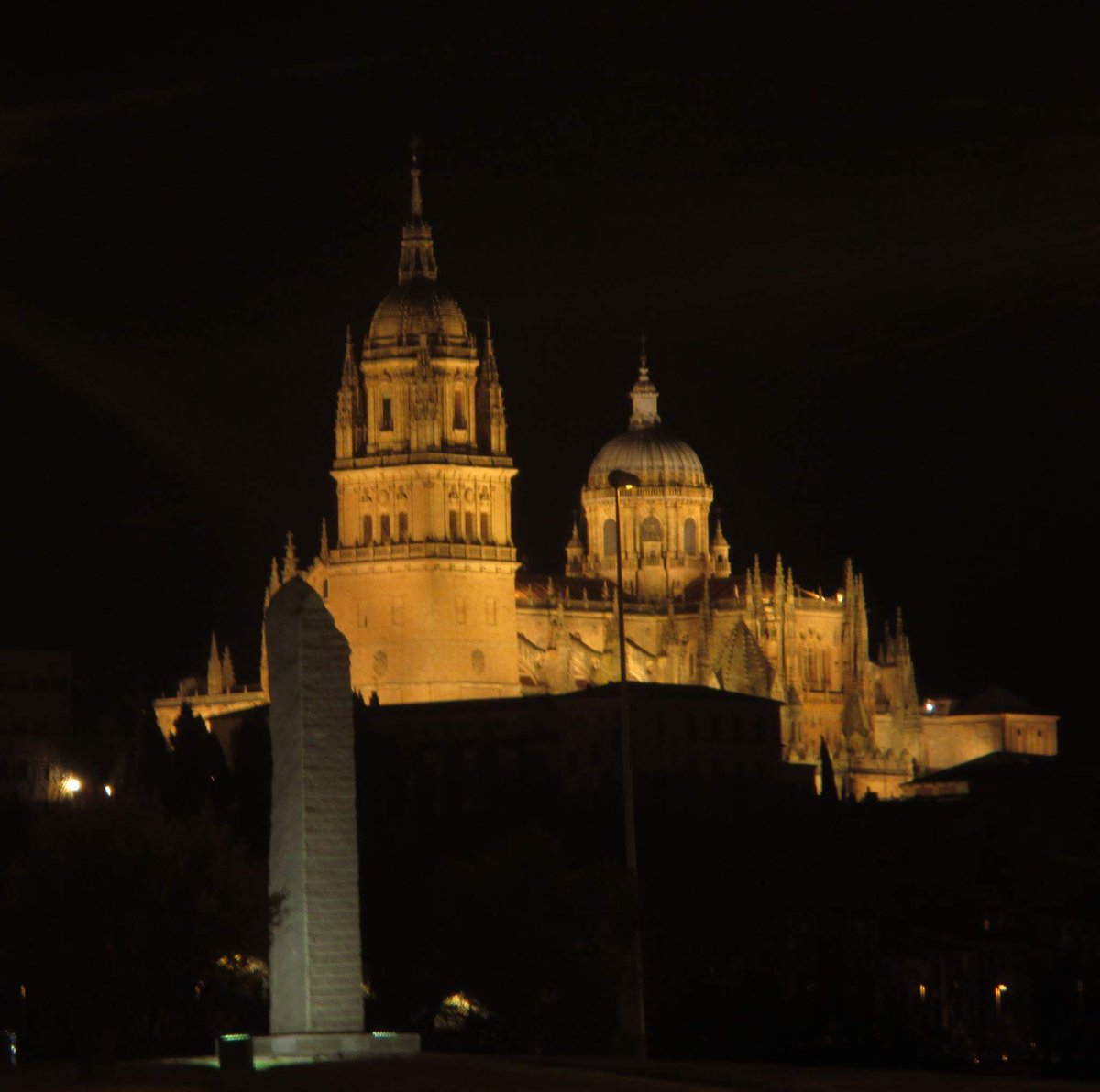 verquehacer's tweet photo. Espectacular la noche de Salamanca :) https://t.co/kf9mMry2Bf