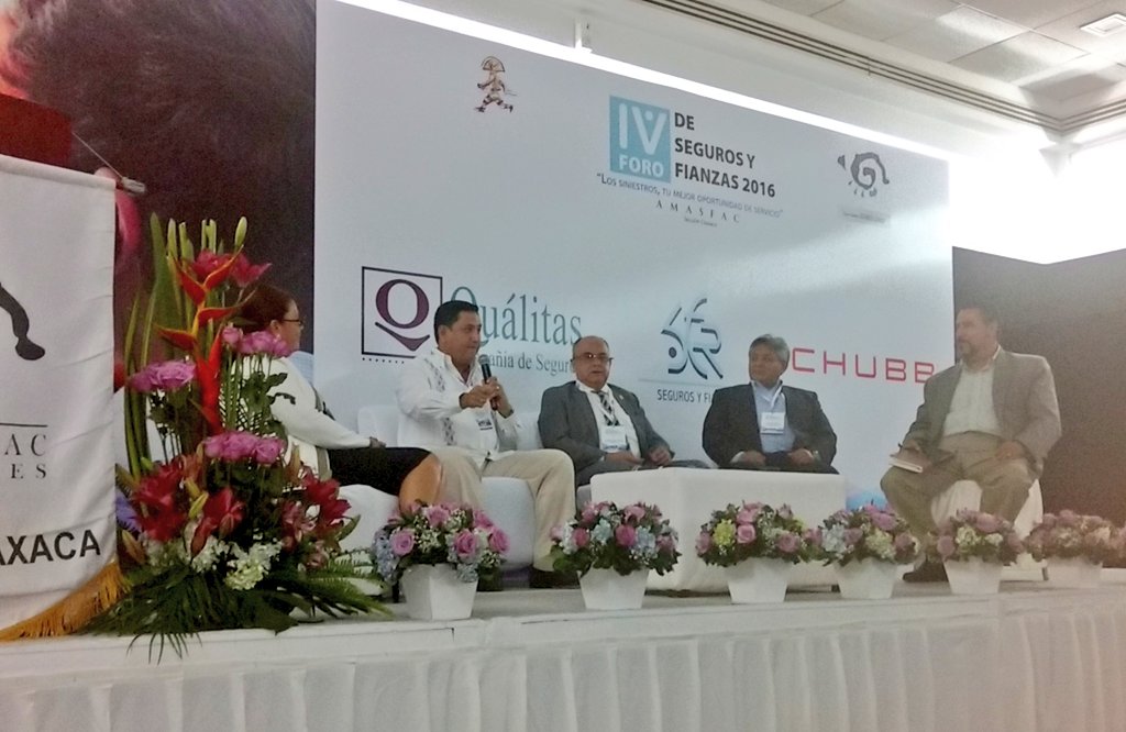 Panel de campeones de la MDRT #4toForodeagentesdesegurosyfianzas2016 #Oaxaca  <a href="/AMASFAC_CDN/">AMASFAC</a>