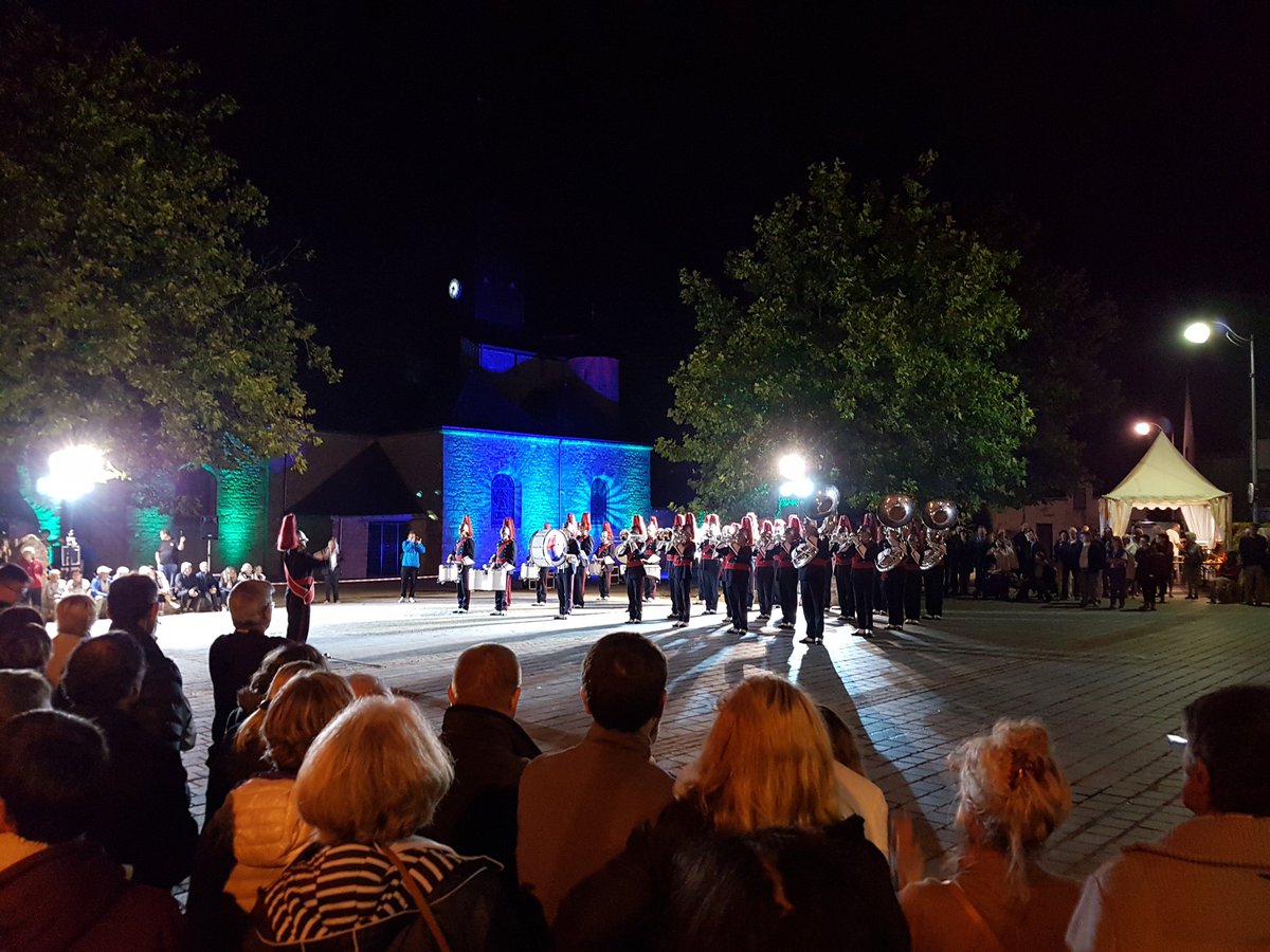 Onder grote publieke belangstelling het laatste avondconcert in la baule van <a href="/KTK_Kampen/">Kamper Trompetter Korps</a>