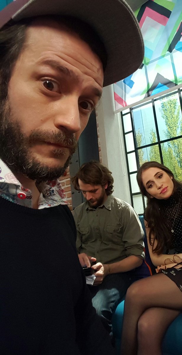 EZE_A_RODRIGUEZ's tweet photo. Con un #FacundoDiaz ensimismado en una concentrada lectura y una hermosa, enigmática y seria @caro_kopelioff https://t.co/NQOgmwnj8e
