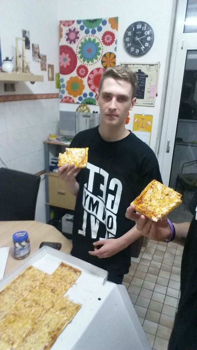 CiKiCrowz's tweet photo. @MontanaBlack Gönnen mit meinem Team👌🔥 https://t.co/vYG0ryYkiL