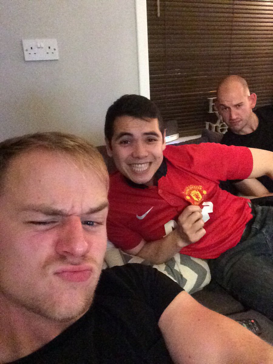 DoNuT5000's tweet photo. @D_DeGea ....alllryt davie jnr, chin up mate..still love you m8👌🏼😃⚽️🔴😎 https://t.co/R3A4xXJrZ5