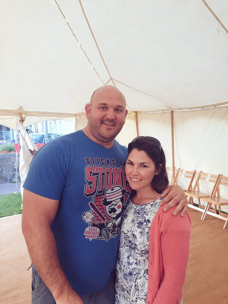 Lucycave's tweet photo. @CQCardiff I actually look small! #rugby #player #cymru #legend Great to meet you 🏉🇬🇧 https://t.co/290U3GCBsg