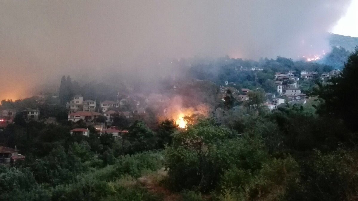 m_schuwe's tweet photo. #thassos #fire #kazaviti ein Inferno. Kazaviti is burning https://t.co/NJzBetiWtA