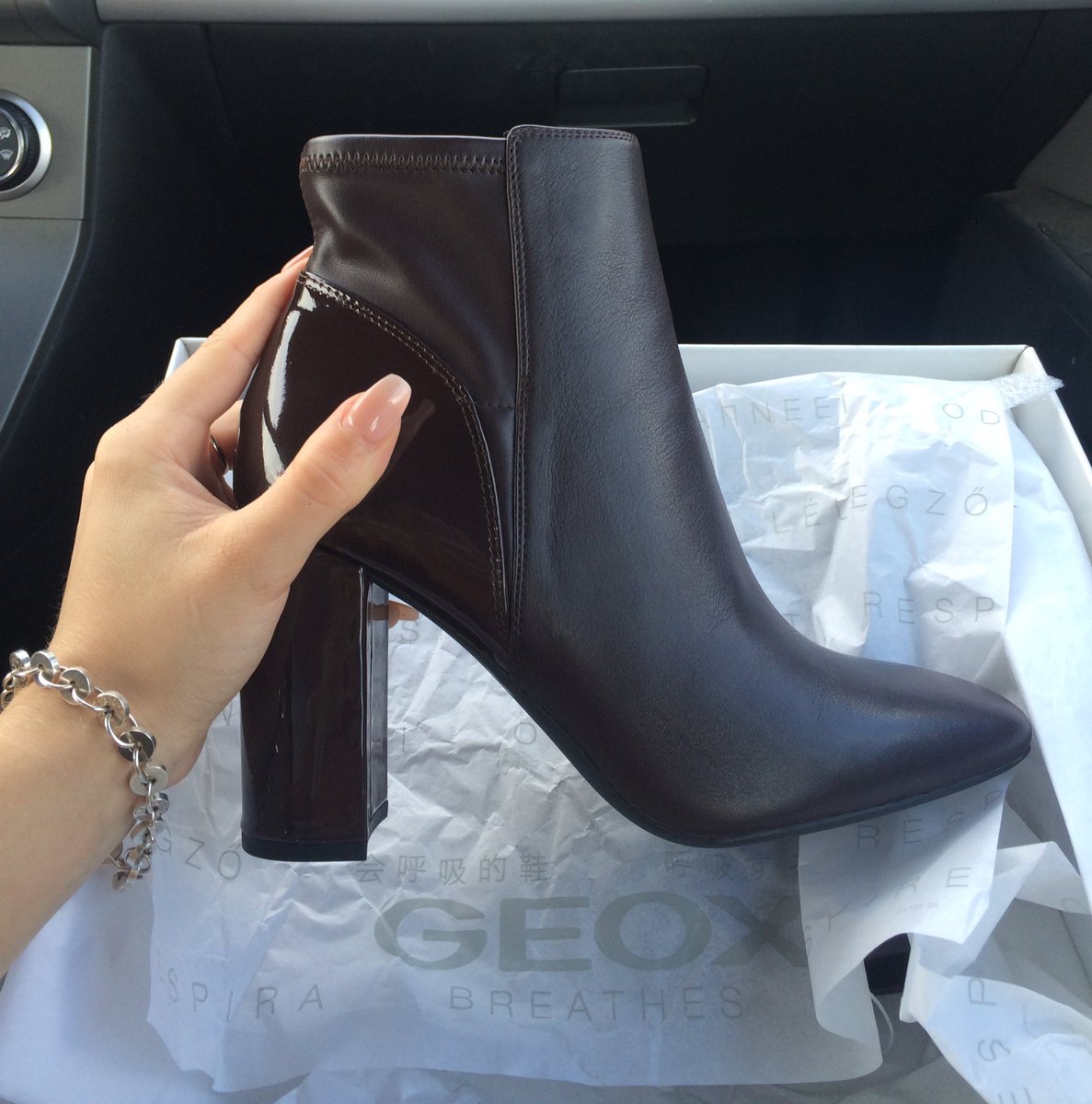 MariaTeresa_And's tweet photo. You can never have enough boots π new bad boys from @Geox #StartBreathing #MyGeox #shoeshopping https://t.co/FvoiqLclaZ