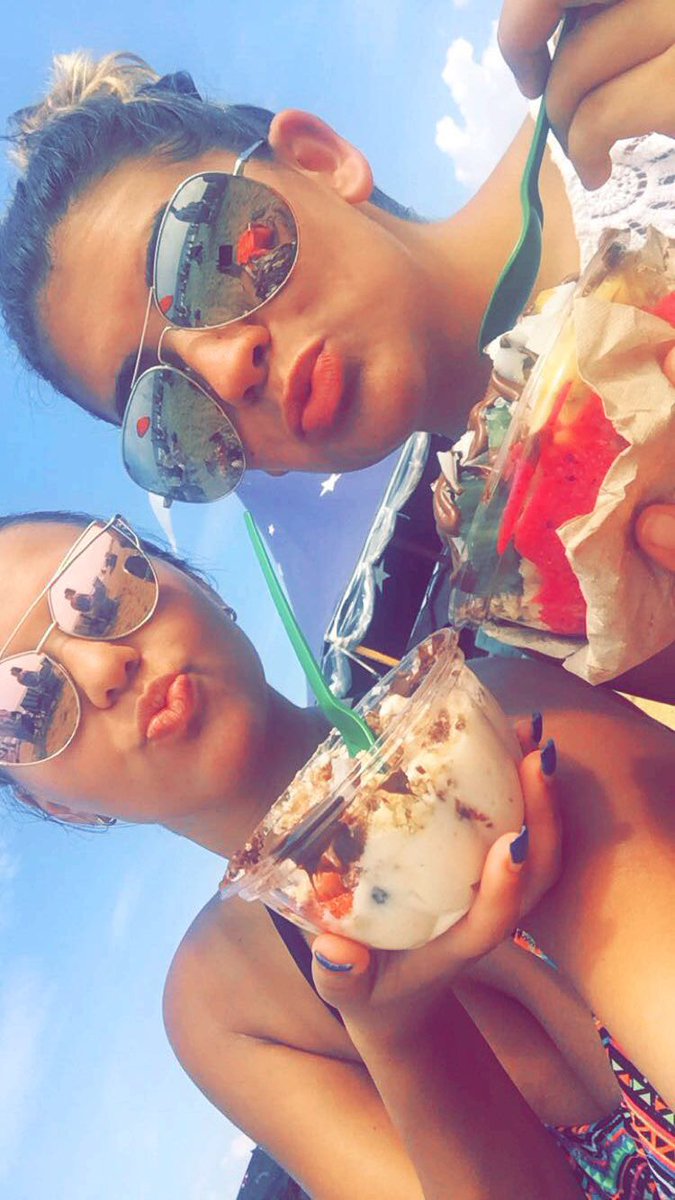 whatupdreyuh's tweet photo. me &amp; @Kim_korosko had a lit beach day #belmarinvitational #wewerentinvited #playabowls https://t.co/GfGXCtpGP4