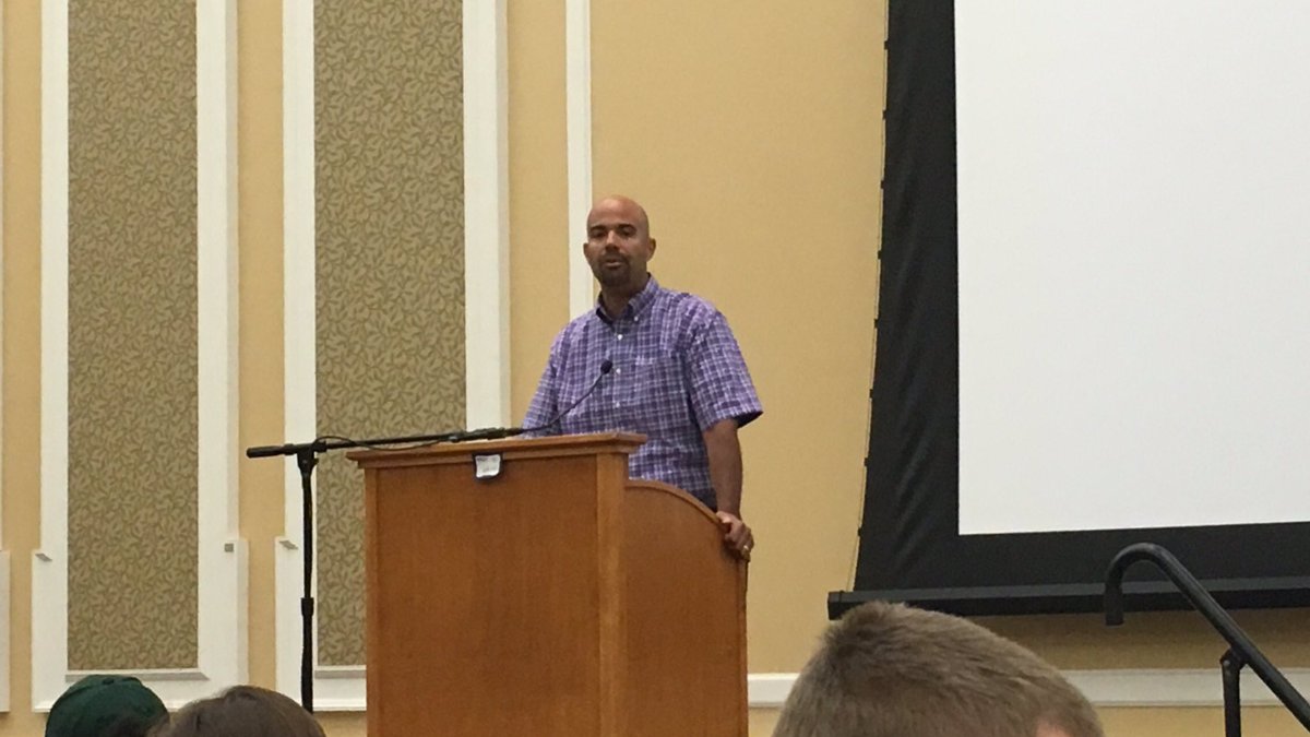 SandManCitings's tweet photo. Who's this? Why that's our very on VP of Student Affairs @jbpina #VPSA #jasonsighting https://t.co/B26j2d2UKF