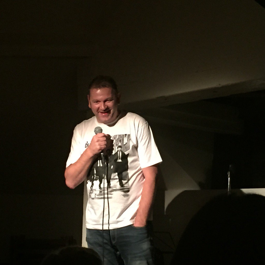 KathleenClaes1's tweet photo. @BosmansRik Rik in actie in Leuven #roadkillcomedy #lachen schitterend https://t.co/VkG39XmXLg