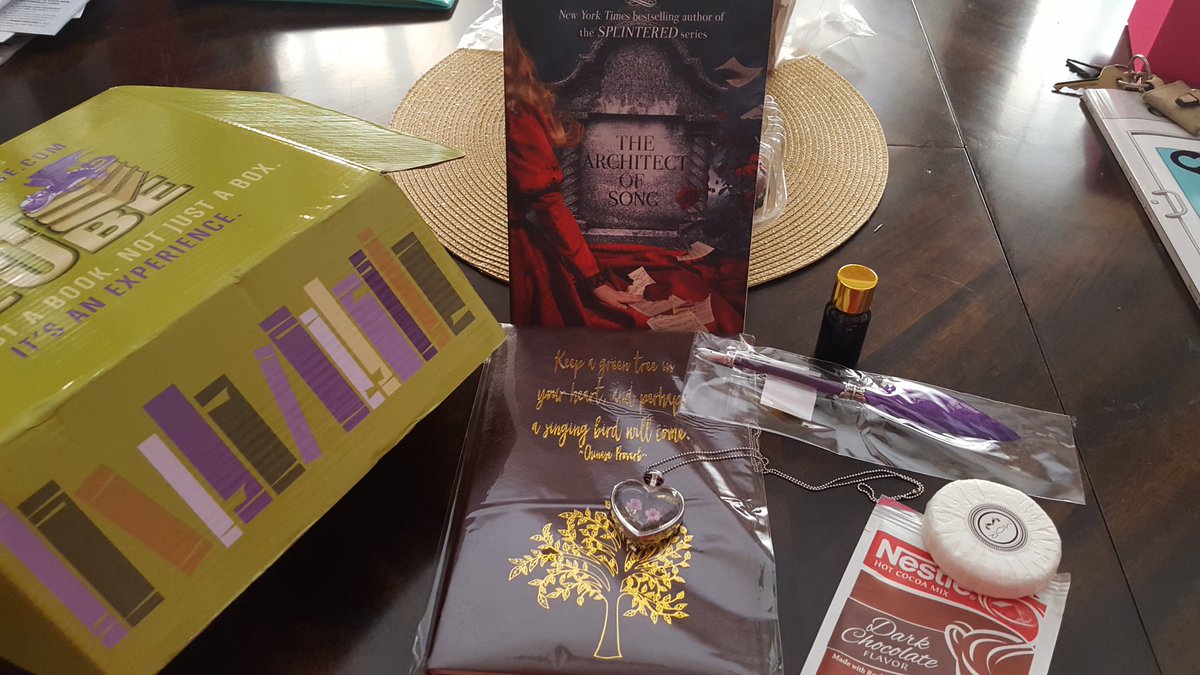 jdpirate1977's tweet image. Haunted Hearts, indeed! #LitCube #Unboxed #Readerbox