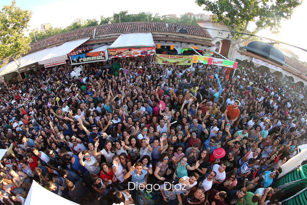 Orgulloso de mi ciudad y enamorado de sus 10 días grandes.
VIVA LA FERIA DE ALBACETE