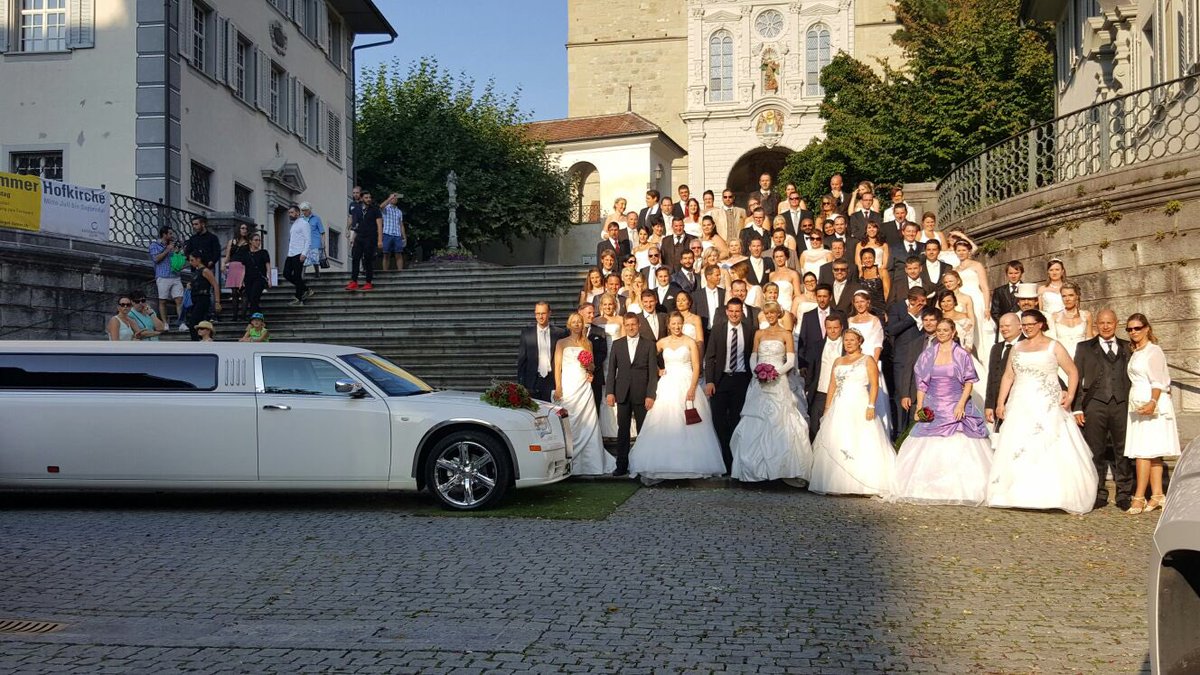 kuhnrobert's tweet photo. #Hochzeitskleiderball 2016 beim super schönen #Hotel #Schweizerhof. #Kiwilimo stretch.ch https://t.co/f9xwqVNYLe