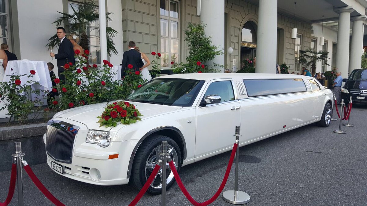 kuhnrobert's tweet photo. #Hochzeitskleiderball 2016 beim super schönen #Hotel #Schweizerhof. #Kiwilimo stretch.ch https://t.co/f9xwqVNYLe