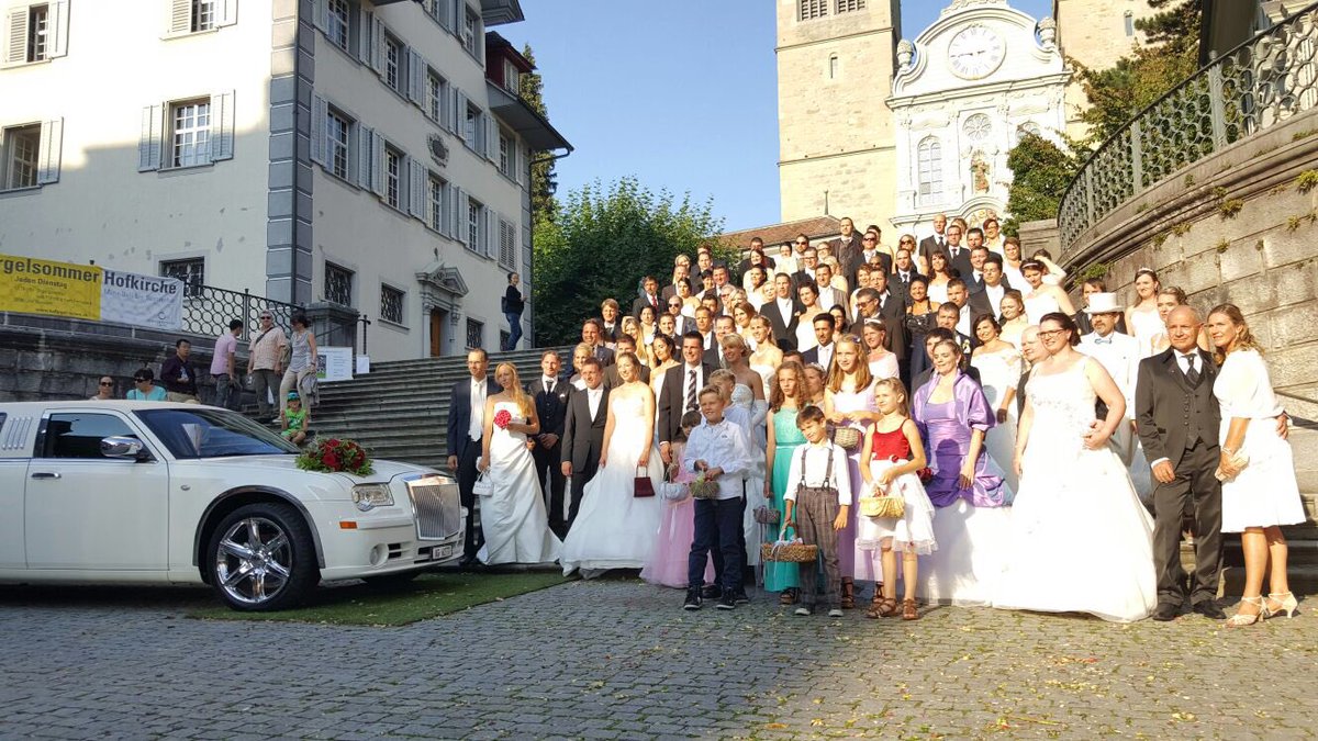 kuhnrobert's tweet photo. #Hochzeitskleiderball 2016 beim super schönen #Hotel #Schweizerhof. #Kiwilimo stretch.ch https://t.co/f9xwqVNYLe