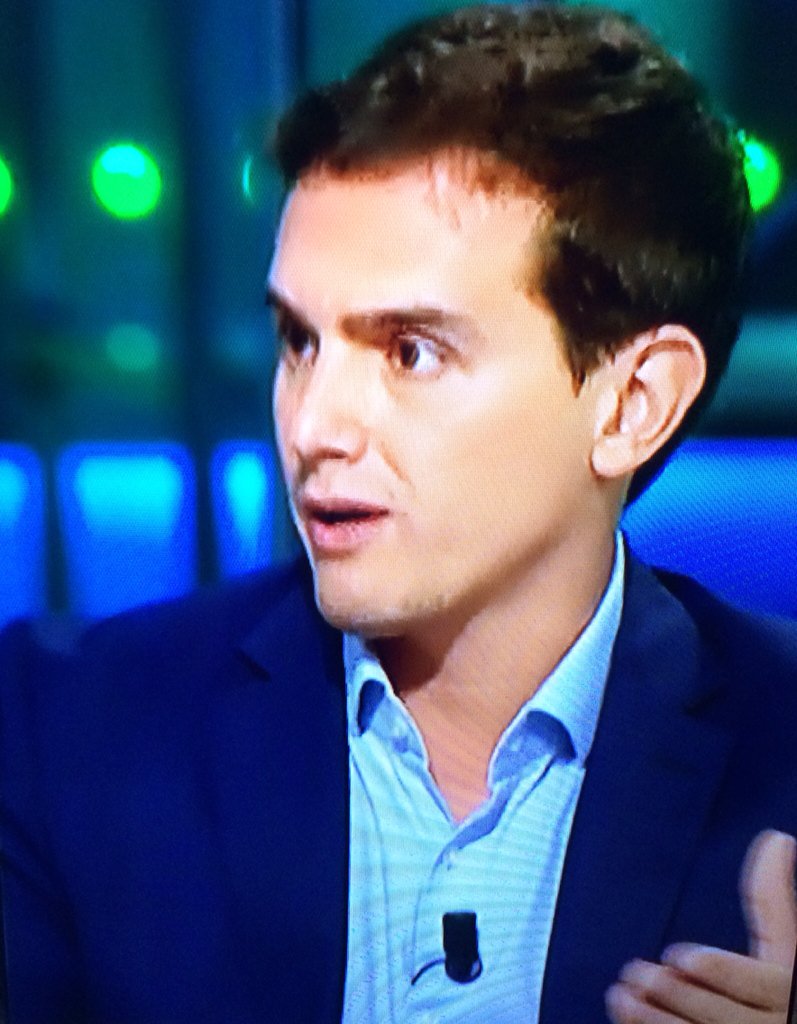albae_rivera's tweet photo. 👕LOOK DE HOY👖
✅ Traje azul marino
✅ Camisa azul cielo lisa
El bae siempre han guapo 😍
#L6Nrivera #Riverer https://t.co/WGFFFyfJBj