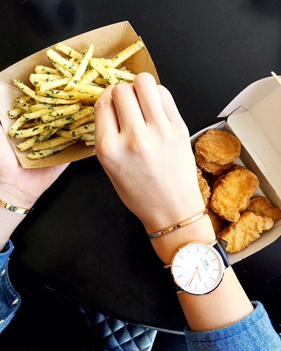 hungryheejin's tweet photo. Time for @McDonalds #GilroyGarlicFries
Love my @itisDW watch + cuff. #DanielWellington #DWPerfectMatch
#EEEEEATS https://t.co/OY8fgJGzz3