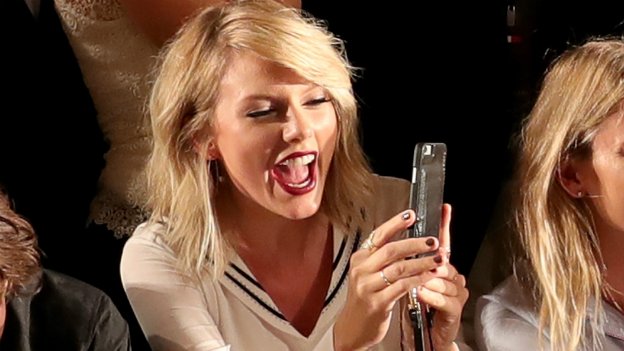 etalkCTV's tweet photo. .@taylorswift13 out at NYFW after #Hiddlesplit >>> https://t.co/wFhYL7kW5p #etalk https://t.co/XiuD7DeufU