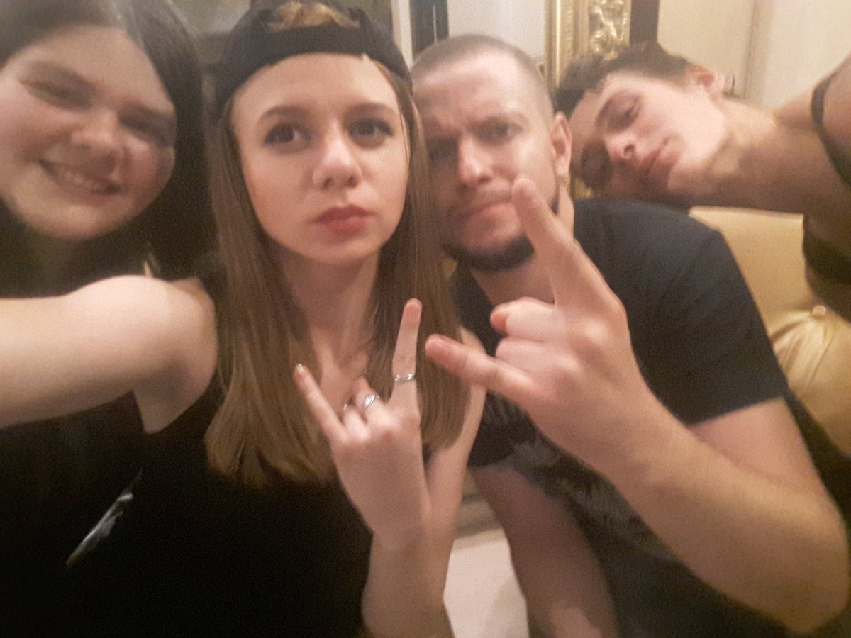 dashazarik's tweet photo. #Skinhate
Я люблю тебе, Діма!!!! https://t.co/N8CW8iffoY