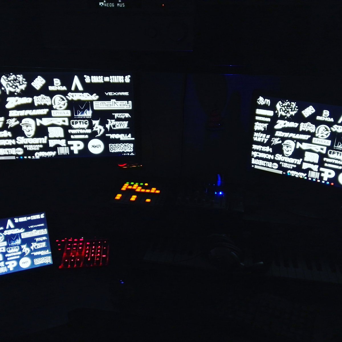 hustlercoder_'s tweet image. Studio suh 😊😊